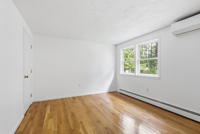 14 Dunvegan Dr, Merrimac, MA 01860