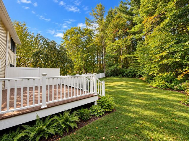 14 Dunvegan Dr, Merrimac, MA 01860