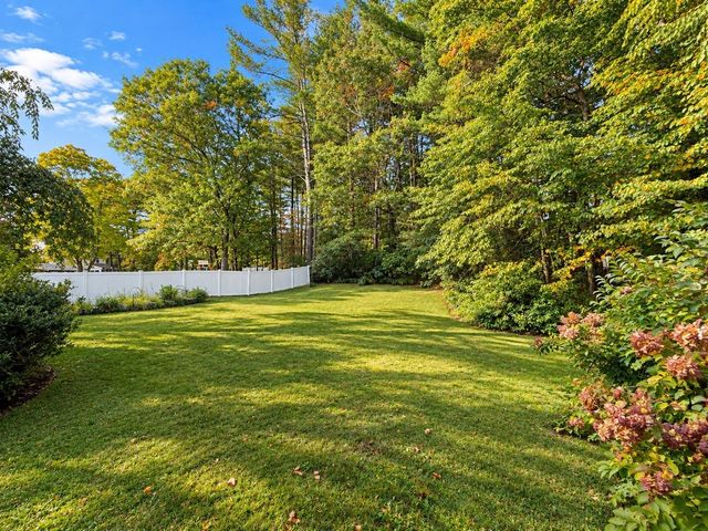 14 Dunvegan Dr, Merrimac, MA 01860