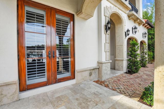 33 SE Olive Way, Boca Raton, FL 33432