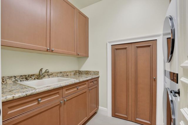 33 SE Olive Way, Boca Raton, FL 33432