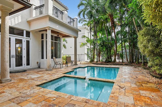 33 SE Olive Way, Boca Raton, FL 33432