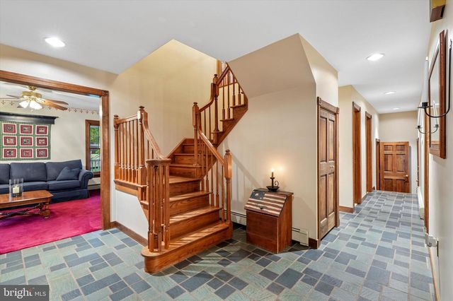 37 SCHOOL RD, Schwenksville, PA 19473