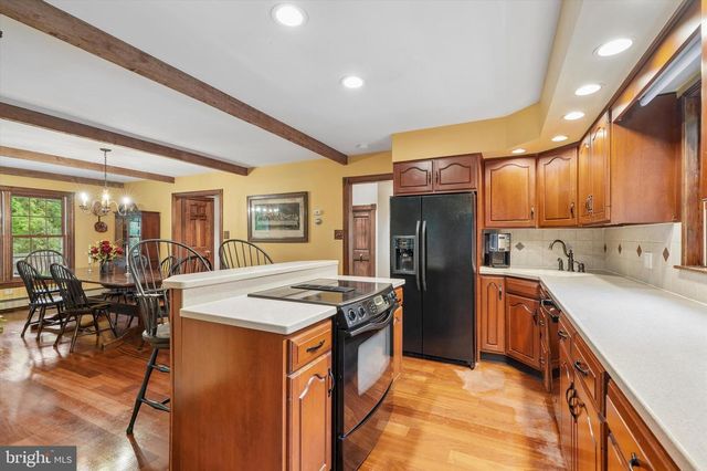 37 SCHOOL RD, Schwenksville, PA 19473