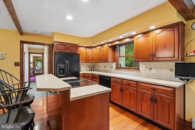 37 SCHOOL RD, Schwenksville, PA 19473