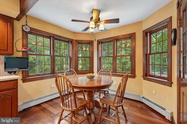 37 SCHOOL RD, Schwenksville, PA 19473