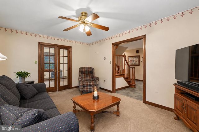 37 SCHOOL RD, Schwenksville, PA 19473
