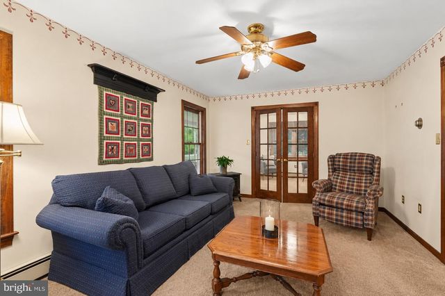 37 SCHOOL RD, Schwenksville, PA 19473
