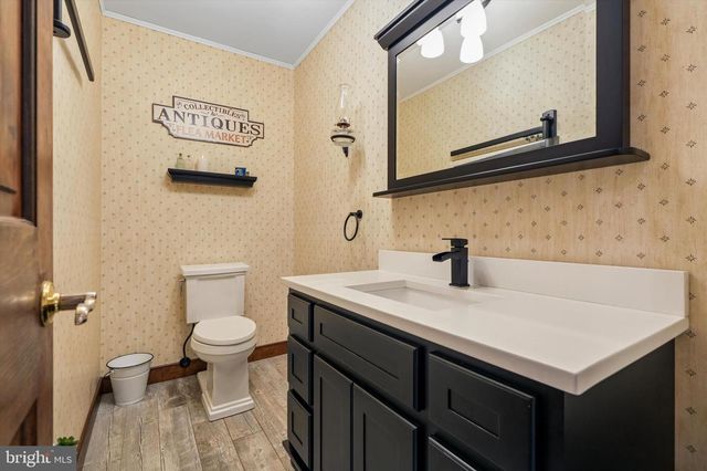 37 SCHOOL RD, Schwenksville, PA 19473