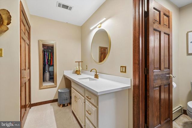 37 SCHOOL RD, Schwenksville, PA 19473