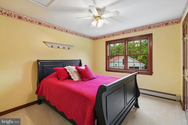 37 SCHOOL RD, Schwenksville, PA 19473