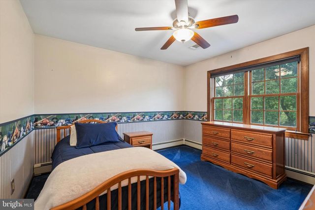 37 SCHOOL RD, Schwenksville, PA 19473