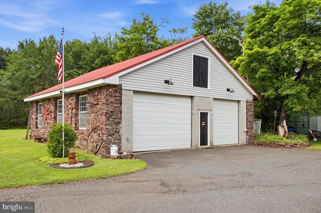 37 SCHOOL RD, Schwenksville, PA 19473
