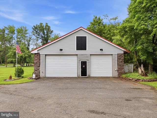 37 SCHOOL RD, Schwenksville, PA 19473
