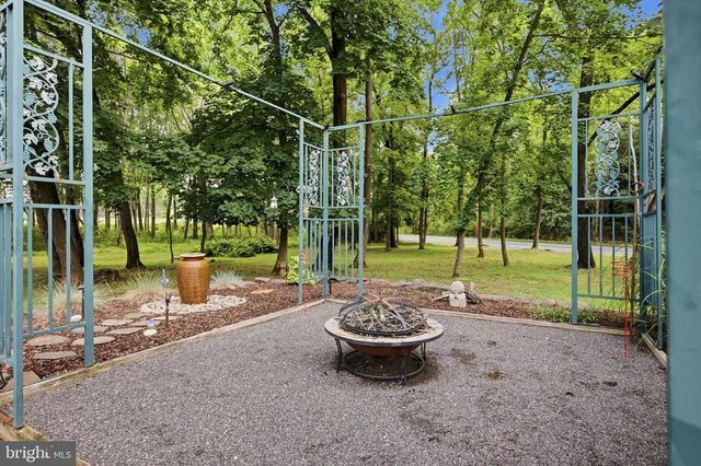 37 SCHOOL RD, Schwenksville, PA 19473