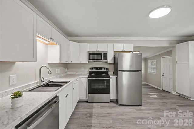 4421 Knollcrest Drive, Charlotte, NC 28208