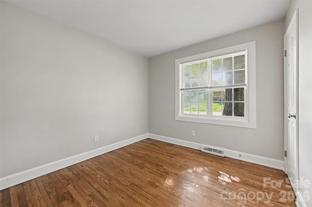 4421 Knollcrest Drive, Charlotte, NC 28208
