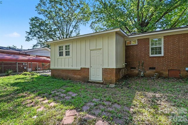 4421 Knollcrest Drive, Charlotte, NC 28208