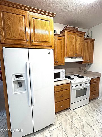 2548 Woods View Drive, Marianna, FL 32446