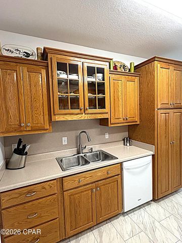 2548 Woods View Drive, Marianna, FL 32446