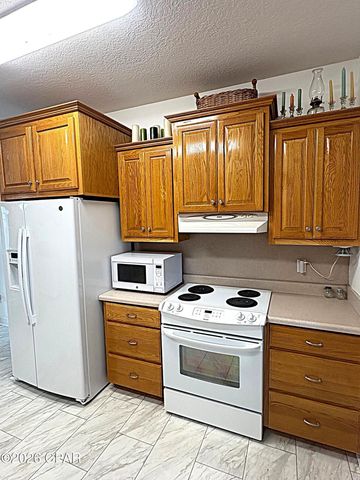 2548 Woods View Drive, Marianna, FL 32446