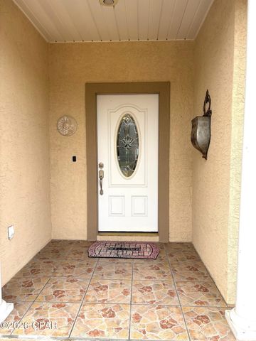 2548 Woods View Drive, Marianna, FL 32446