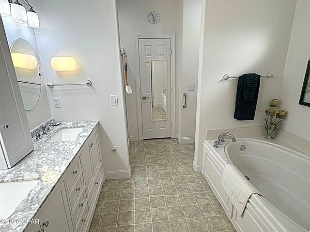 2548 Woods View Drive, Marianna, FL 32446