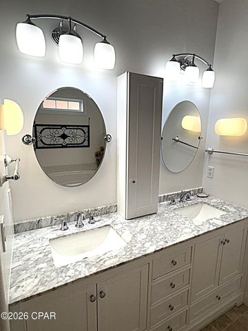 2548 Woods View Drive, Marianna, FL 32446