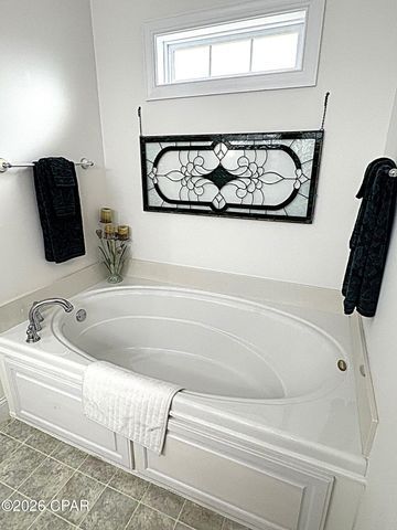 2548 Woods View Drive, Marianna, FL 32446