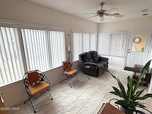 2548 Woods View Drive, Marianna, FL 32446