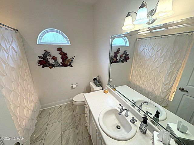 2548 Woods View Drive, Marianna, FL 32446