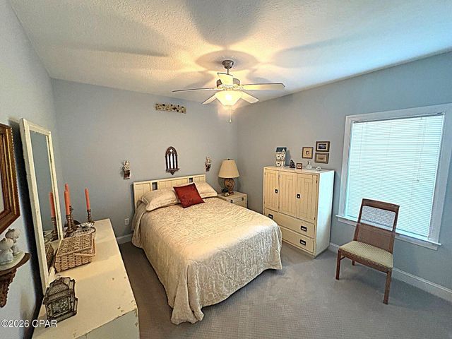 2548 Woods View Drive, Marianna, FL 32446