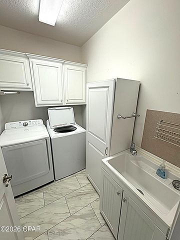 2548 Woods View Drive, Marianna, FL 32446