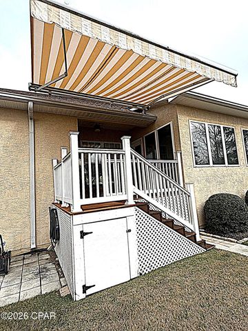 2548 Woods View Drive, Marianna, FL 32446