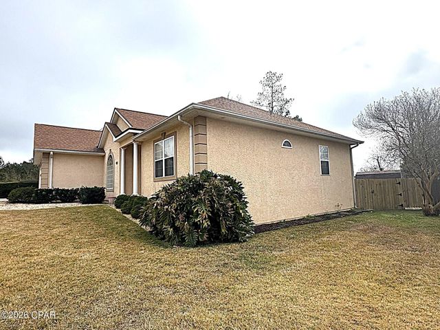 2548 Woods View Drive, Marianna, FL 32446