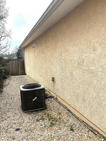 2548 Woods View Drive, Marianna, FL 32446