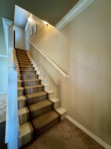 592 N Longfellow Lane, Fayetteville, AR 72704