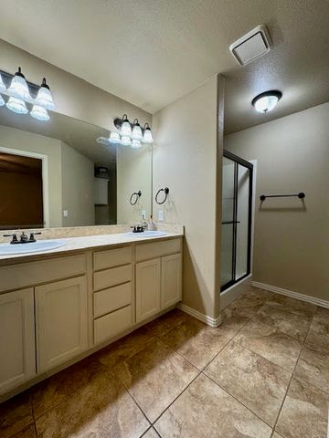 592 N Longfellow Lane, Fayetteville, AR 72704