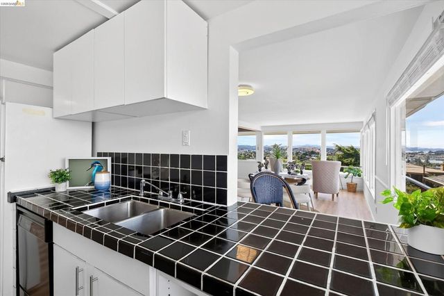 136 Craven St, Vallejo, CA 94590