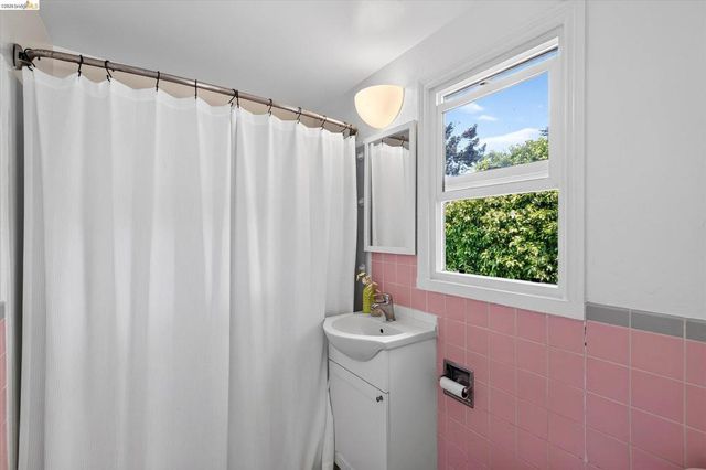 136 Craven St, Vallejo, CA 94590