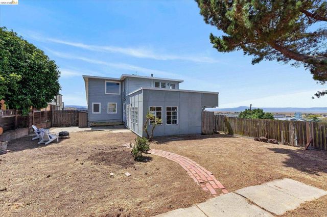 136 Craven St, Vallejo, CA 94590