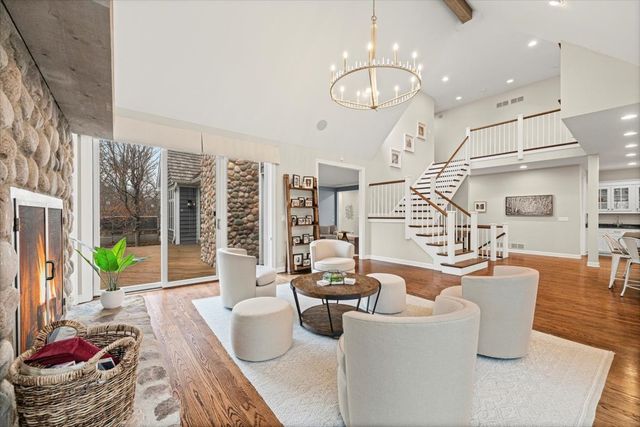 530 Oak Knoll Drive, Lake Forest, IL 60045