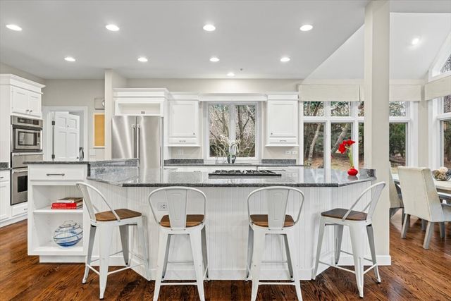 530 Oak Knoll Drive, Lake Forest, IL 60045