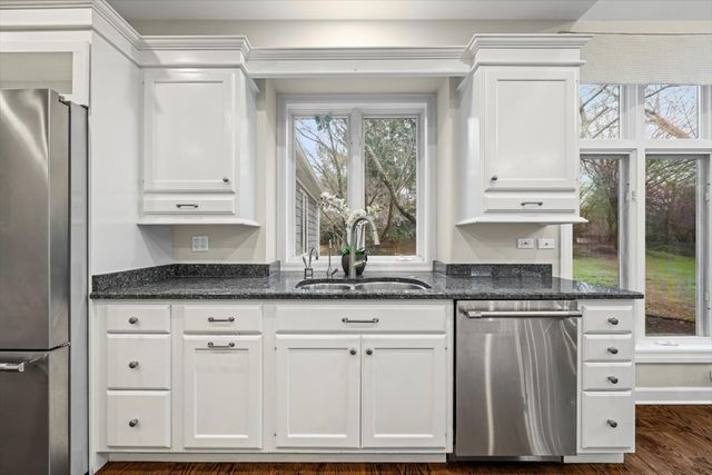 530 Oak Knoll Drive, Lake Forest, IL 60045