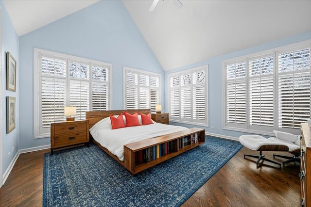 530 Oak Knoll Drive, Lake Forest, IL 60045