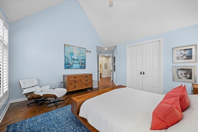 530 Oak Knoll Drive, Lake Forest, IL 60045