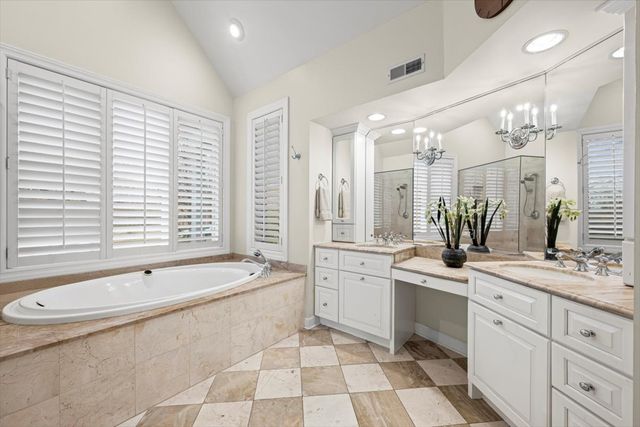 530 Oak Knoll Drive, Lake Forest, IL 60045