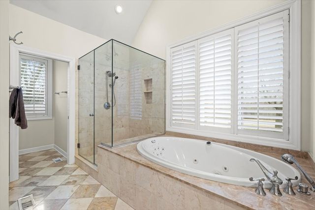 530 Oak Knoll Drive, Lake Forest, IL 60045