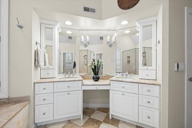 530 Oak Knoll Drive, Lake Forest, IL 60045