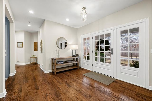 530 Oak Knoll Drive, Lake Forest, IL 60045